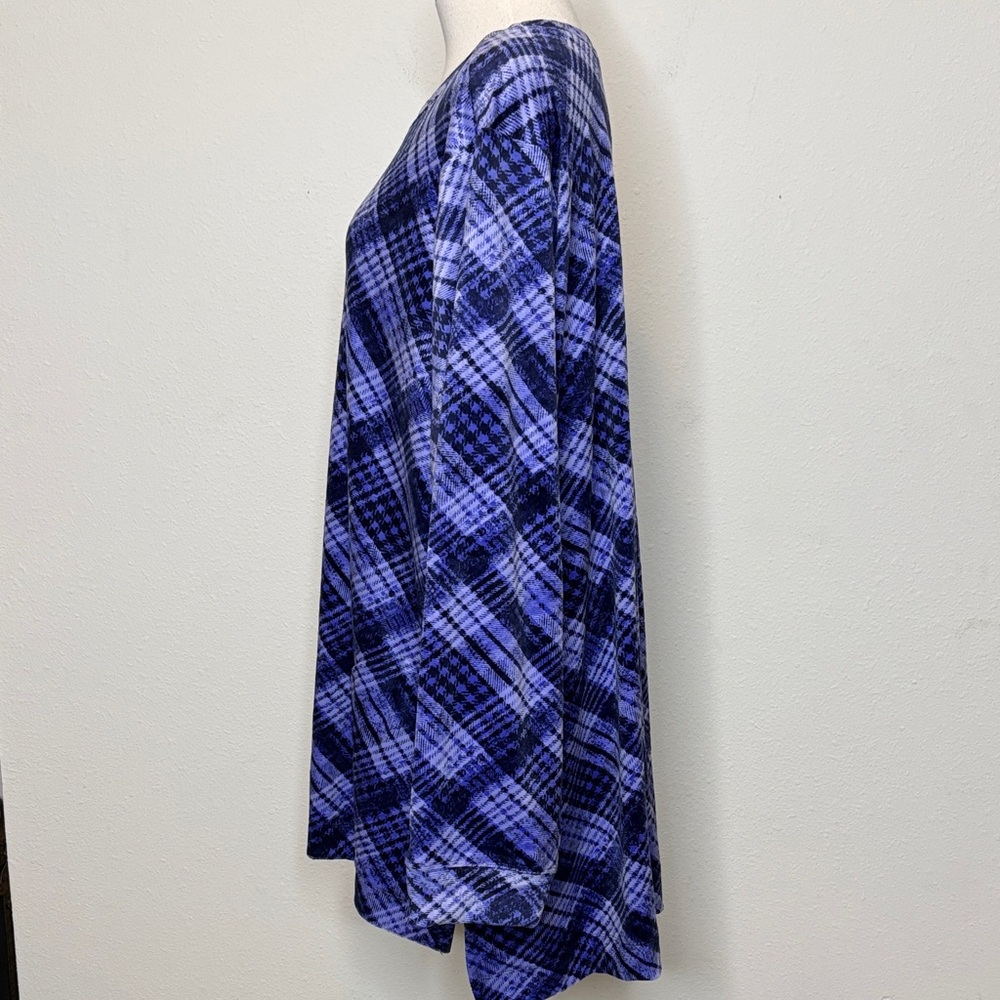 D&co.  Elegant Blue Plaid velour Tunic Top - Picture 5 of 8